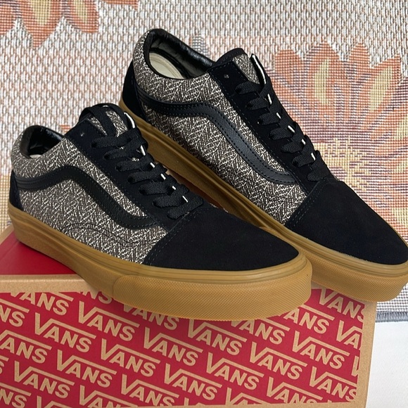 Vans Men’s Old Skool
Herringbone Black/Brown
VN000CP5YS8
Sneakers - Picture 3 of 16